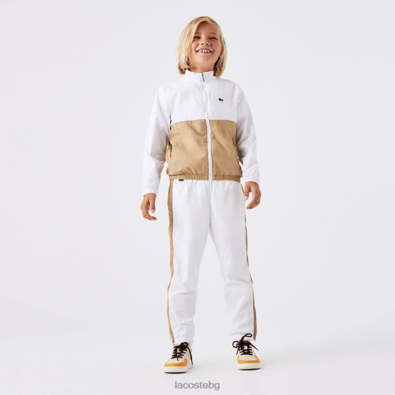 деца Lacoste бяло/бежово панталони с контрастна лента облекло XTV623224